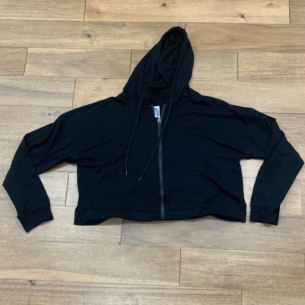 Black Zip Up with Hood Size XXL
90 degrees